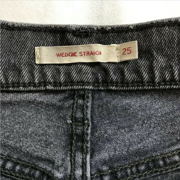 Levi's Hi Rise Black Wedgie Cut Off Shorts - Picture 7 of 11